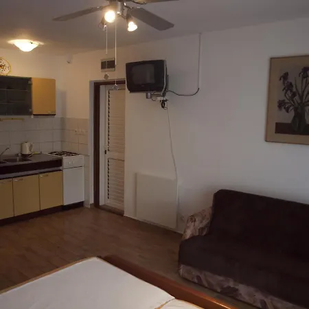 Studio 16690b